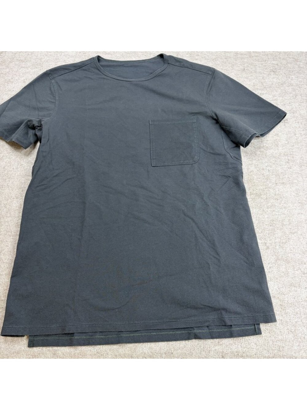 Lululemon Mens Shirt Medium Gray Chest Pocket Relaxed Tee
